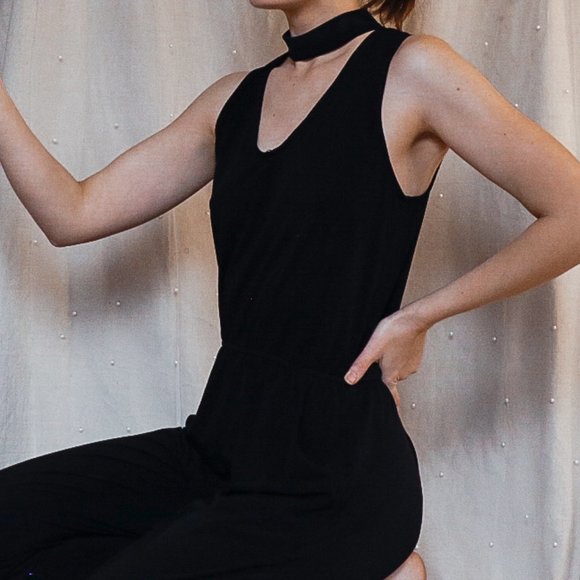 Choker Sleeveless Jumpsuit - Picture 2 of 6